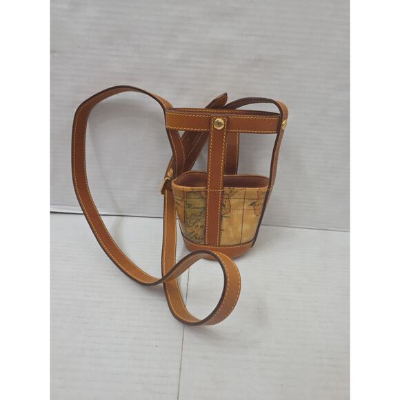 Alviero Martini 1ª Classe Geo Classic Bottle Carrier – Vintage World Map Leather - Picture 2 of 8